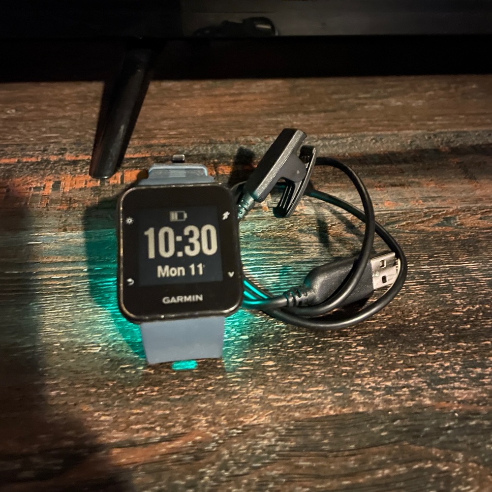 Garmin Forerunner 35 GPS/ Smart Watch & Charger